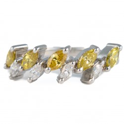 MEIA ALIANÇA DE DIAMANTES