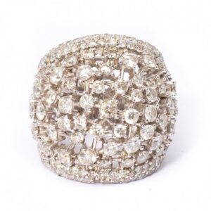 ANEL COM DIAMANTES