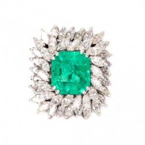 ANEL COM ESMERALDA E DIAMANTES