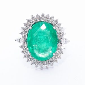 ANEL COM ESMERALDA E DIAMANTES