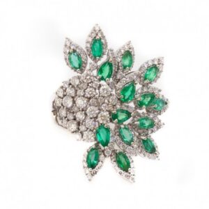 ANEL COM ESMERALDAS E DIAMANTES